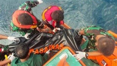 انتشال ٩ جثث في غرق عبارة بإندونيسيا.. والبحث عن 64 مفقودًا