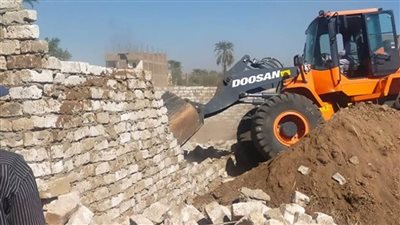 إزالة 13 حالة تعدٍ على أراضي أملاك الدولة وتحرير 139 محضر مخالفات بالأقصر