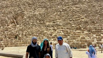 المطرب الأمريكي العالمي جون ليجند يزور الهرم هو وأسرته
