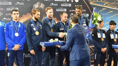 فرنسا تتوج بذهبية فرق الرجال لسلاح سيف المبارزة ببطولة العالم في القاهرة