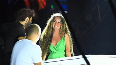 هنا الزاهد ترقص في حفل إطلاق ألبوم تامر حسني الجديد