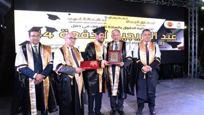 محافظ أسيوط ورئيس جامعة أسيوط يشاركان في حفل تخرج الدفعة 44 من كلية الحقوق