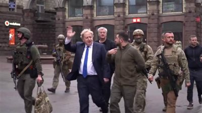 جونسون يزور موقع تدريب القوات الأوكرانية في يوركشاير
