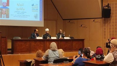 في ندوة «الرواية والتاريخ» بمعرض مكتبة الإسكندرية الدولي للكتاب.. أسامة الأزهري: يأتي الناس إلى مصر بحثًا عن العلم ولو سيرًا على الأقدام