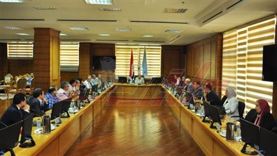 مجلس عمداء جامعة كفر الشيخ يؤكد استمرار القوافل الشاملة