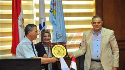 مجلس الدراسات العليا والبحوث يكرم 