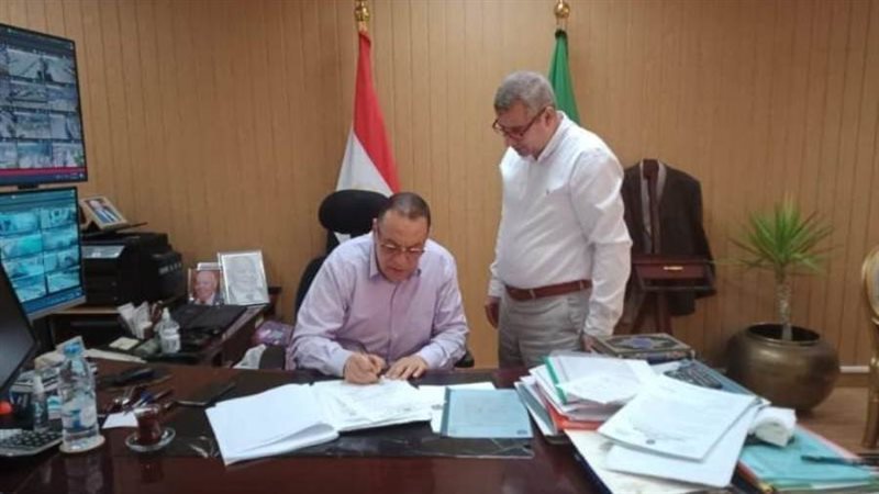 محافظ الشرقية أثناء