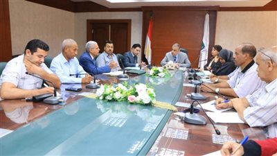 محافظ سوهاج يعقد اجتماعا لمناقشة إنشاء مركز تدريب 