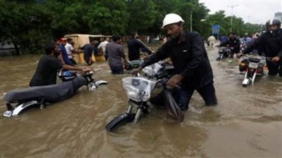 السيول الغزيرة تضرب أكبر مدن 