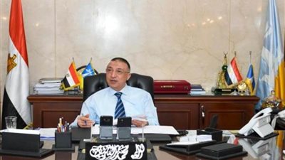 محافظ الإسكندرية يوجه بتكثيف الحملات الرقابية على الأسواق والمخابز لضبط الأسعار 