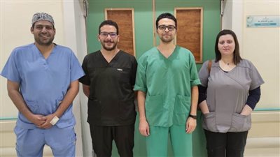 جراحة ميكروسكوبية لإنقاذ يد مريضة من بتر اليد بالتأمين الصحي الشامل