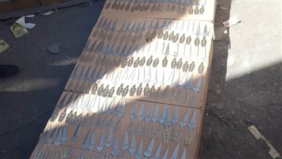 جمارك بورسعيد تضبط محاولة تهريب عدد من الأسلحة البيضاء