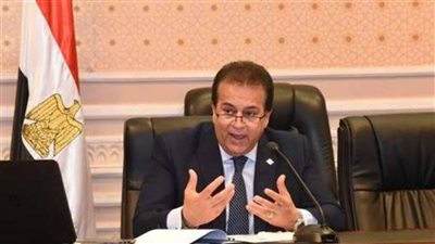 القائم بأعمال وزير الصحة يتلقى تقريرًا حول جهود بعثة الحج الطبية