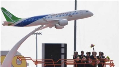 طائرة صينية “تتحدى” احتكار بوينج وإيرباص لعالم الطيران