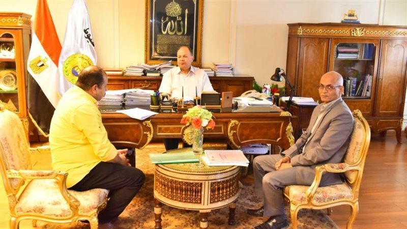 محافظ أسيوط يلتقي