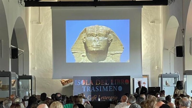 محاضرة لزاهي حواس