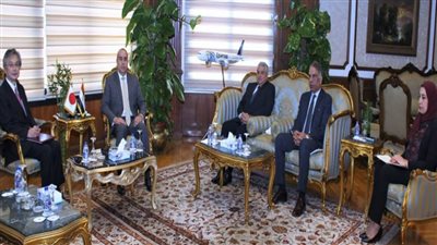 وزير الطيران وسفير اليابان بمصر يبحثان تعزيز التعاون في مجال النقل الجوي