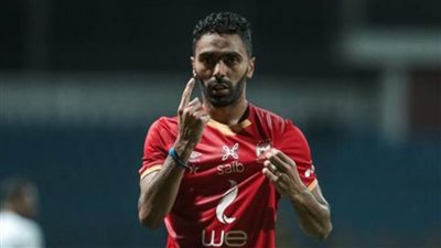 فحوصات طبية للاعب الأهلي حسين الشحات بعد وصوله إلى الدوحة