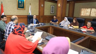 نائب محافظ سوهاج يلتقي بمديري إدارات خدمة المواطنين على مستوى المحافظة