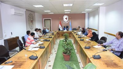 قواعد القبول والتسكين بالمدن الجامعية على طاولة رئيس جامعة سوهاج 