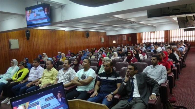 ندوات تثقيف بجامعة