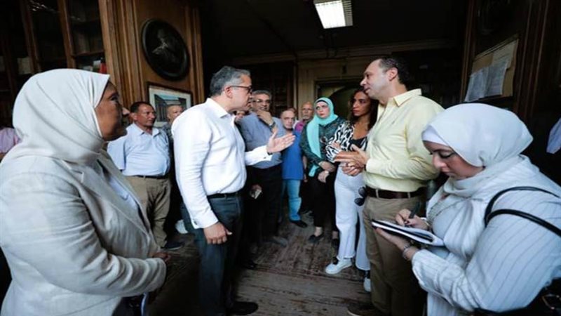 وزير السياحة والآثار