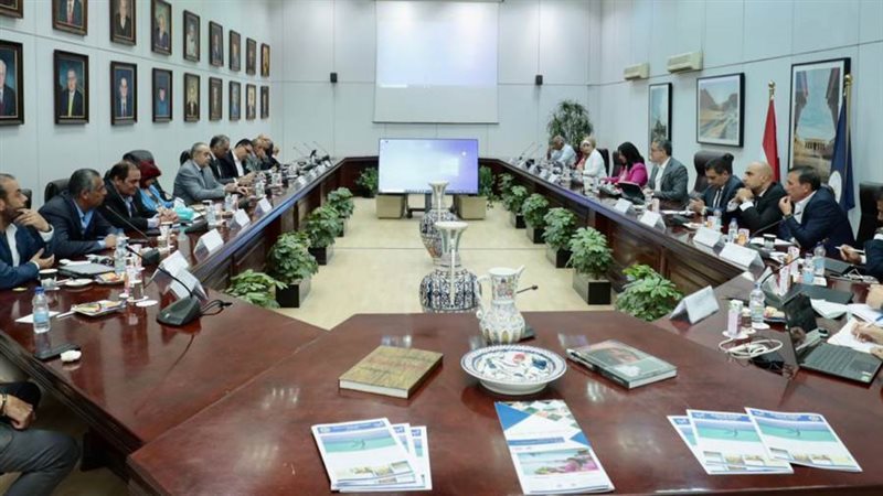 خلال الاجتماع