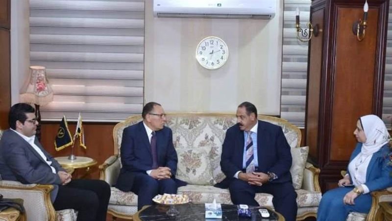 محافظ الشرقية خلال