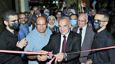 «وجوه وتصميمات خطية وخشبية» في معرض لطلاب تربية فنية عين شمس بالأوبرا