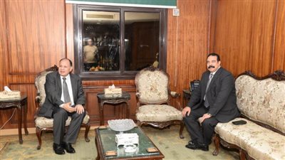 محافظ أسيوط يقدم التهنئة للواء أحمد جمال لتوليه مديرًا للامن