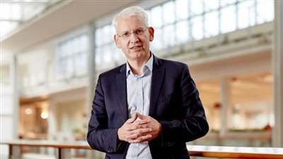 مايكل لويس: 40٪ من الأسر البريطانية