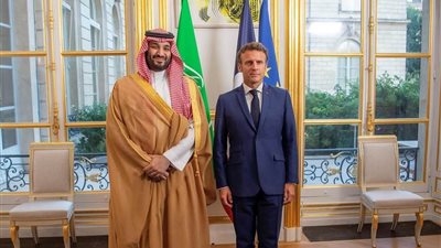 صحيفة سعودية: زيارة ولي العهد لفرنسا تعزز الشراكة الاستراتيجية بين الرياض وباريس