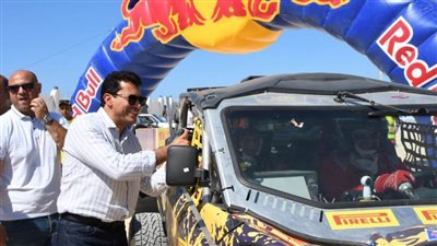 وزير الرياضة يطلق شارة بدء بطولة مصر الدولية لسباقات السيارات بمدينة العلمين الجديدة