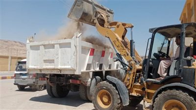 حملات نظافة مكثفة بأحياء وقرى أسيوط