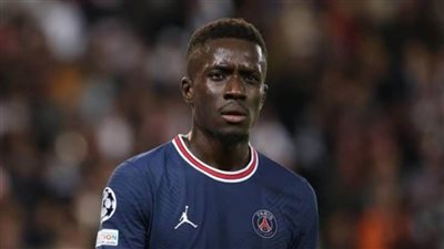 إيفرتون يضغط لإعادة السنغالي إدريسا لكن بعقد قصير الأجل