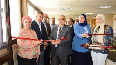 رئيس جامعة أسيوط يتفقد الافتتاح التجربيي للمركز الجامعي للتطوير المهني