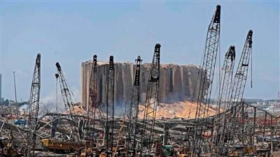 انهيار بصوامع الحبوب بميناء بيروت البحري قبل أيام من الذكرى الثانية للانفجار