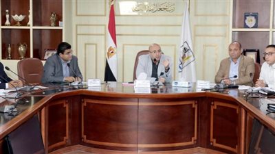 محافظ بني سويف يعقد اجتماعًا لمتابعة مشروعات مبادرة 