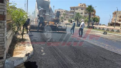 رصف الطرق بشاطئ السلام وحملات نظافة بمصيف بلطيم