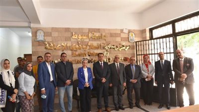 مستشار وزير التعليم العالي يشيد بتجربة جامعة أسيوط في مجالات الاختبارات الإلكترونية