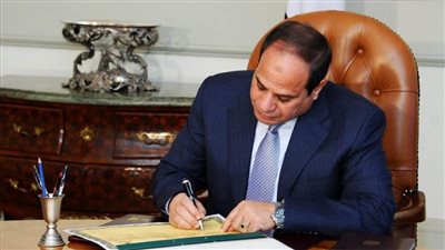 الرئيس السيسي يوقع قانونًا بالتجاوز عن مقابل التأخير والضريبة الإضافية
