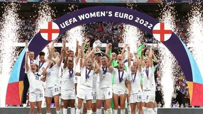 منتخب إنجلترا للسيدات يتوج بكأس الأمم الأوروبية للمرة الأولى في تاريخه بالفوز على ألمانيا