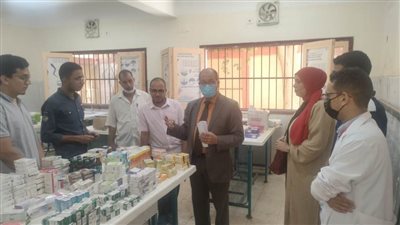 قافلة جامعة سوهاج الطبية توقع الكشف على ١٣٣٠ مواطنا بقرية روافع العيساوية بالمجان