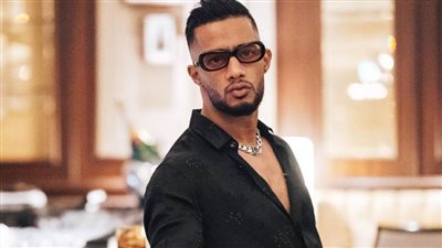 محمد رمضان يثير الجدل بصورة مع فتاة إسرائيلية