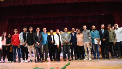 جامعة أسيوط تكرم رئيسها في آخر أيام فترة رئاسته للجامعة