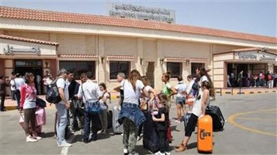 وصول 5 طائرات شارتر إلى مطار مرسى مطروح تقل 858 سائحا الأسبوع الماضي