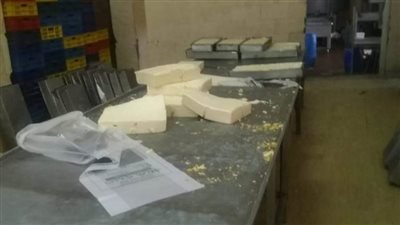 ضبط مصنع جبن موتزرالا غير مرخص بمطاي شمال المنيا (صور) 