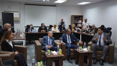 وزير الاتصالات ومحافظ المنيا يفتتحان مكتب بريد الشباب والمستقبل بالحي الرابع