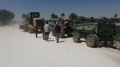 ضبط جرار محمل بالمخلفات الصلبة ومنعه من إلقائها بالطريق العام بسوهاج