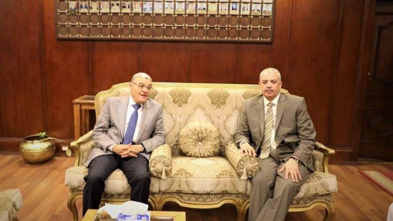 محافظ المنيا يهنئ
